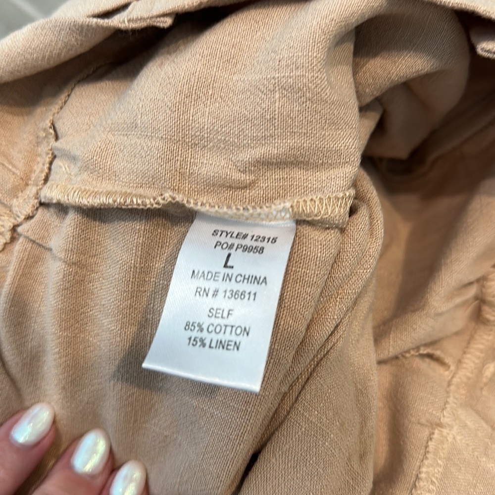NWOT Pink Lilly Paper bag shorts. Linen. Size Large. Tan. Never worn. - Picture 5 of 5